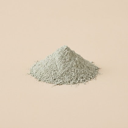 Klinoptilolit, ljusgrått mineralpulver